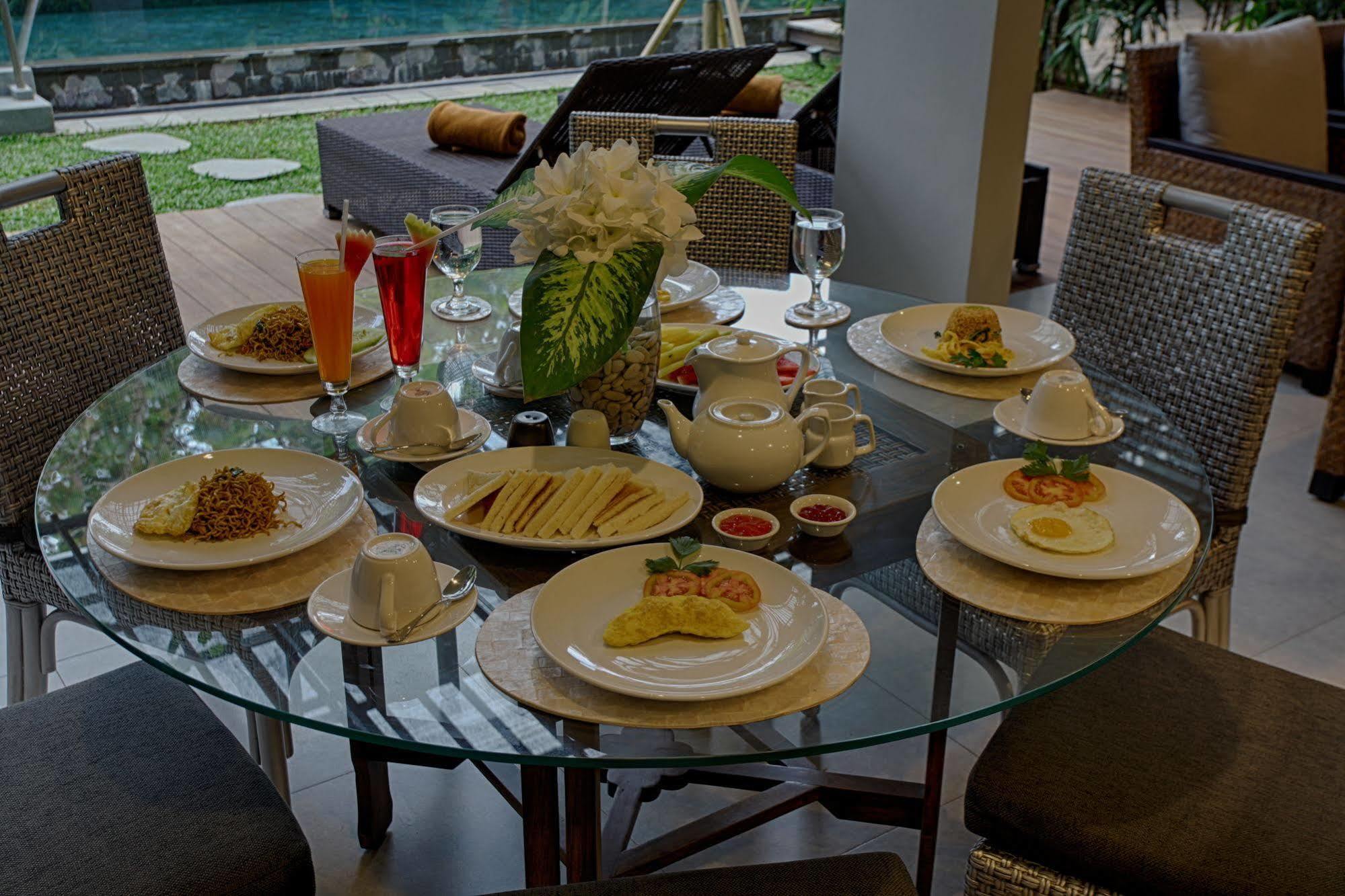 The Poh Jimbaran Villa ภายนอก รูปภาพ